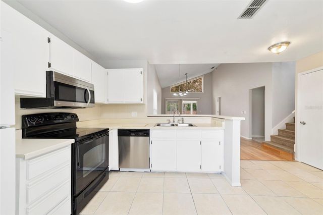 1002 GWYN CIRCLE, Oviedo, FL 32765