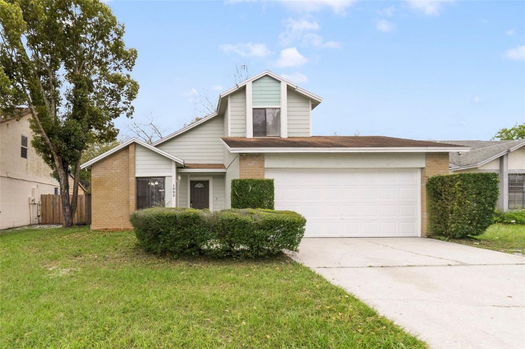 Image 1 of property listing at 1002 GWYN CIRCLE, Oviedo, FL 32765