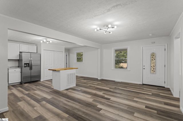 210 Pinonwood Drive, Simpsonville, SC 29680