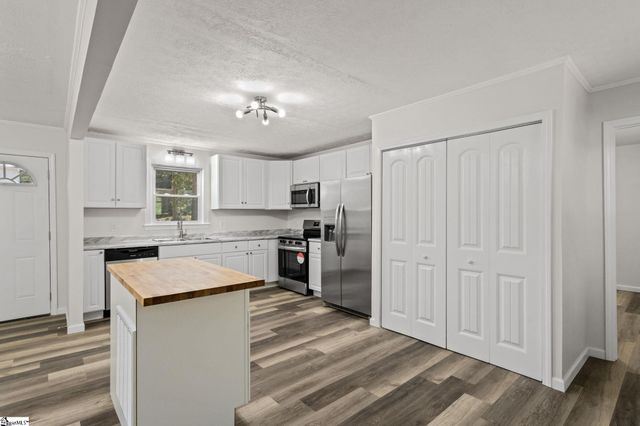 210 Pinonwood Drive, Simpsonville, SC 29680