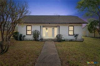 809 S Pecan Avenue, Luling, TX 78648
