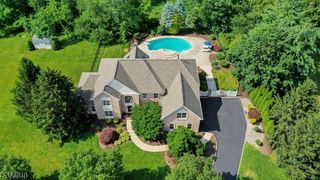 24 Montfort Dr, Montgomery Twp., NJ 08502