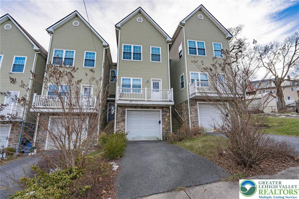 1490 East 7th Street, Bethlehem City, PA 18015