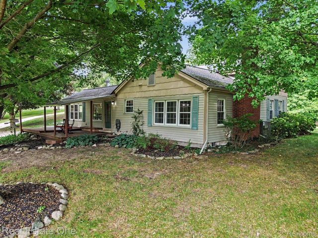 1275 Rosell Road, Rose Township, MI 48442