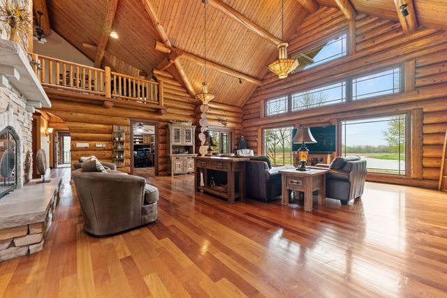 3317 S COUNTRY CLUB Road, Woodstock, IL 60098