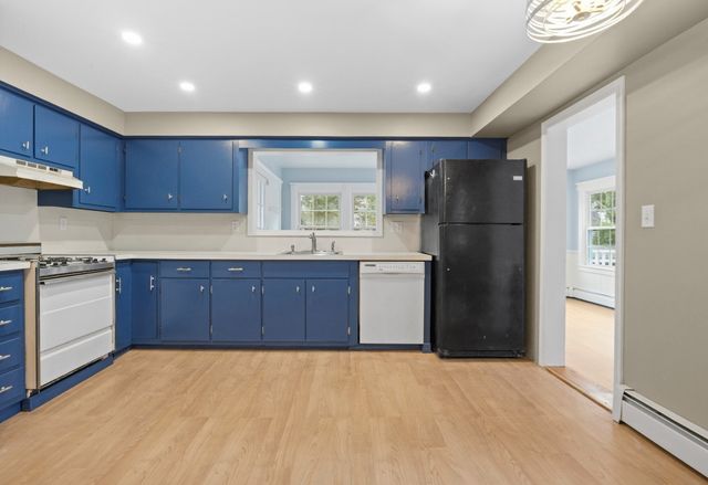 18 Standish Ave, Plymouth, MA 02360
