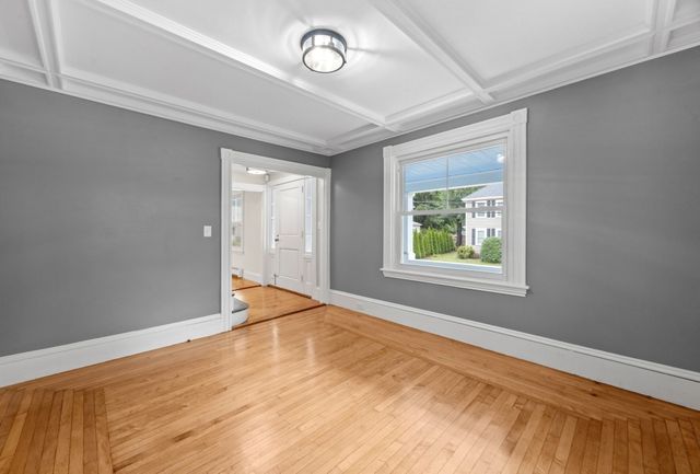 18 Standish Ave, Plymouth, MA 02360