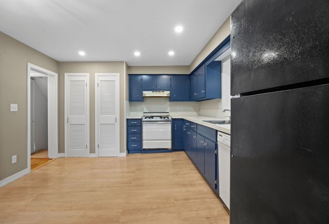 18 Standish Ave, Plymouth, MA 02360