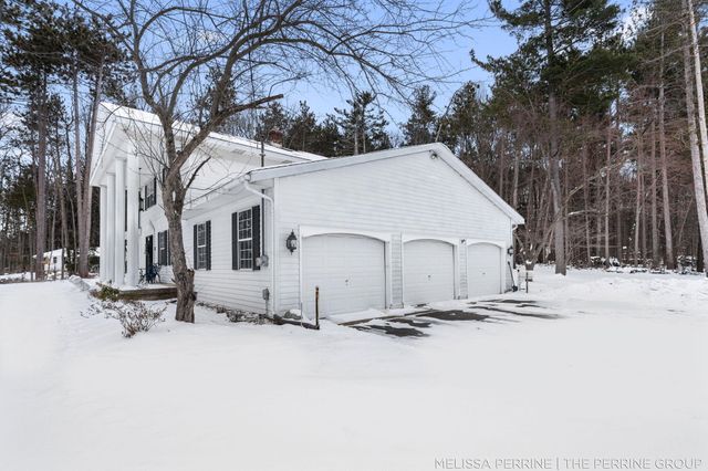 8930 Hanna Lake Avenue SE, Caledonia, MI 49316