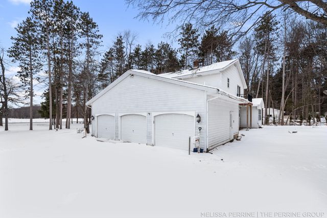 8930 Hanna Lake Avenue SE, Caledonia, MI 49316