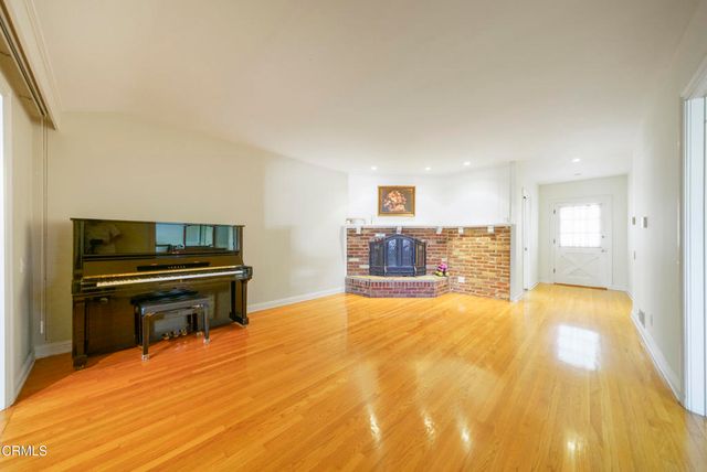 4711 Briggs Avenue, La Crescenta, CA 91214