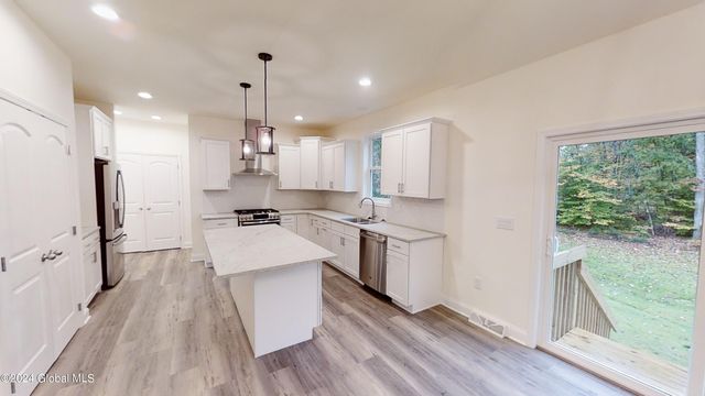 8 Brookhaven Court, Wilton, NY 12866