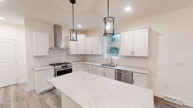 8 Brookhaven Court, Wilton, NY 12866