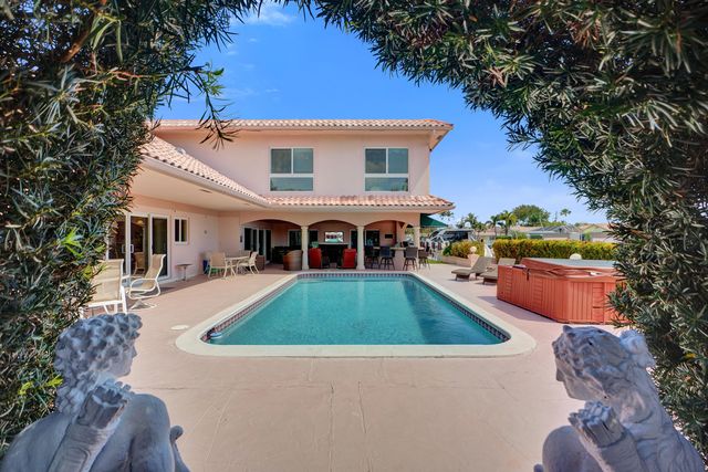 5530 Bayview Drive, Fort Lauderdale, FL 33308