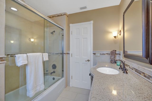 5530 Bayview Drive, Fort Lauderdale, FL 33308