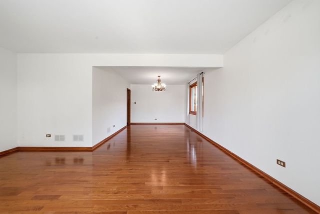 8424 168th Street, Tinley Park, IL 60487