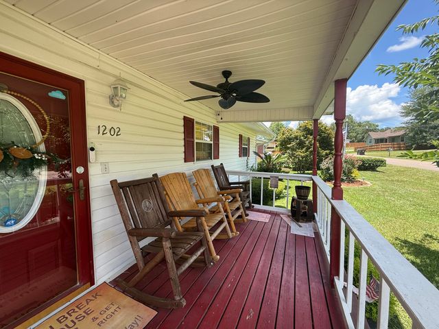 1202 N 25th Ave, Hattiesburg, MS 39401