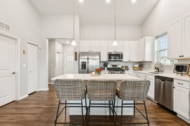 1053 Honey Locust Drive, Crystal Lake, IL 60012