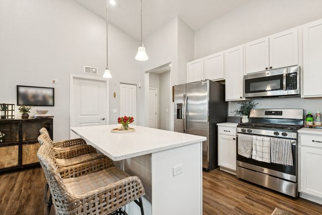 1053 Honey Locust Drive, Crystal Lake, IL 60012