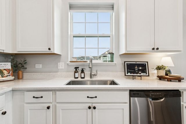 1053 Honey Locust Drive, Crystal Lake, IL 60012