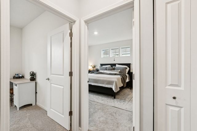 1053 Honey Locust Drive, Crystal Lake, IL 60012