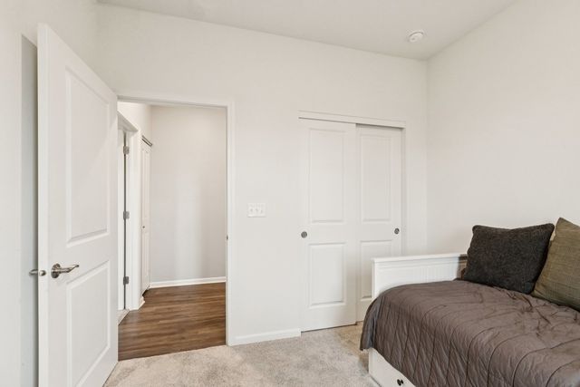 1053 Honey Locust Drive, Crystal Lake, IL 60012