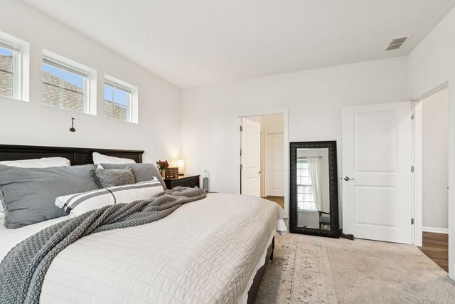 1053 Honey Locust Drive, Crystal Lake, IL 60012