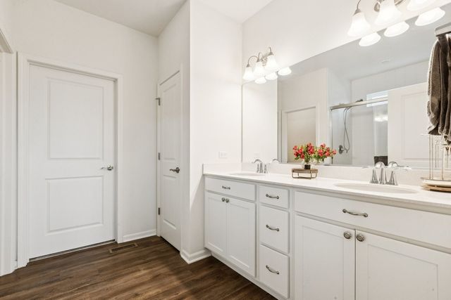 1053 Honey Locust Drive, Crystal Lake, IL 60012