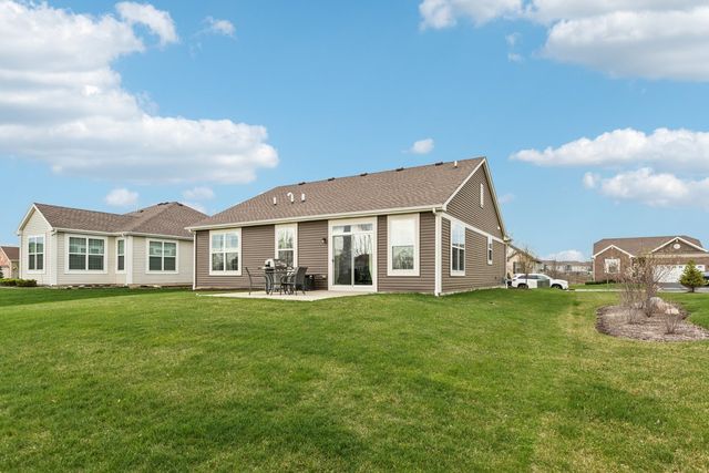 1053 Honey Locust Drive, Crystal Lake, IL 60012