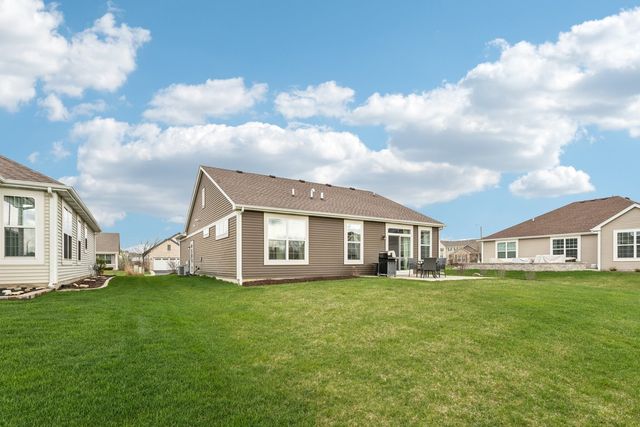 1053 Honey Locust Drive, Crystal Lake, IL 60012