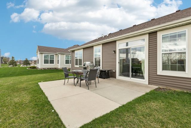 1053 Honey Locust Drive, Crystal Lake, IL 60012