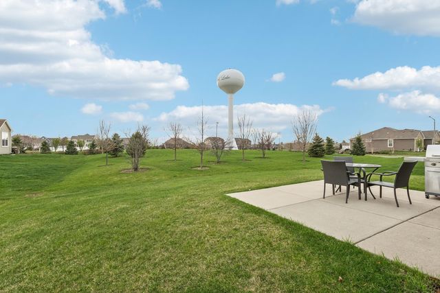 1053 Honey Locust Drive, Crystal Lake, IL 60012