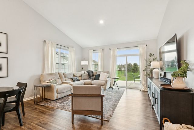 1053 Honey Locust Drive, Crystal Lake, IL 60012