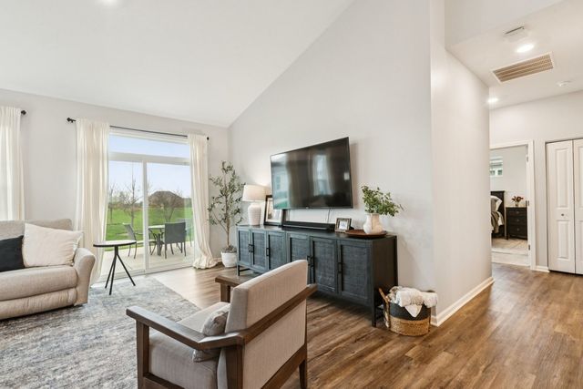 1053 Honey Locust Drive, Crystal Lake, IL 60012