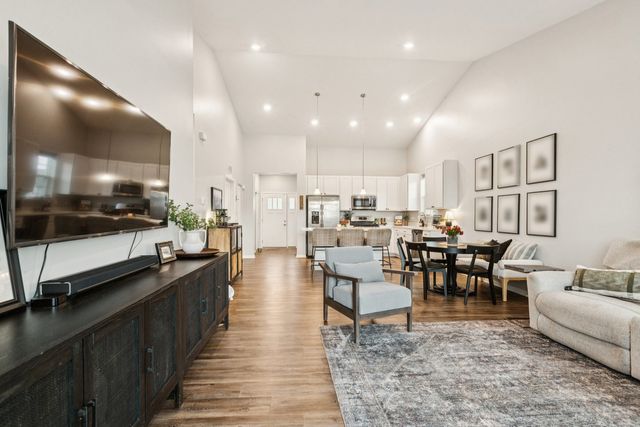 1053 Honey Locust Drive, Crystal Lake, IL 60012