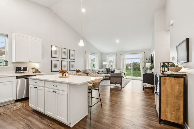 1053 Honey Locust Drive, Crystal Lake, IL 60012