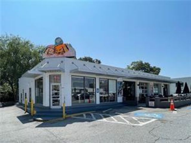 712 Gladstone NW Road, Atlanta, GA 30318