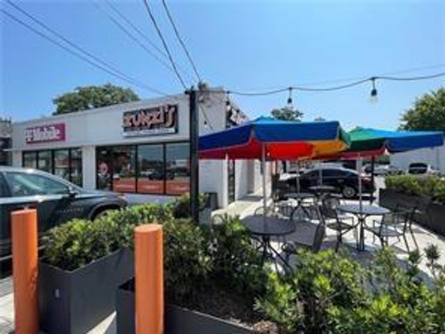 712 Gladstone NW Road, Atlanta, GA 30318