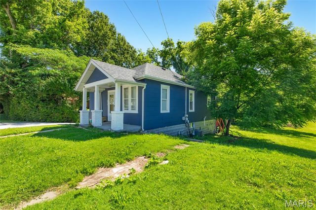 2013 State Street, Alton, IL 62002