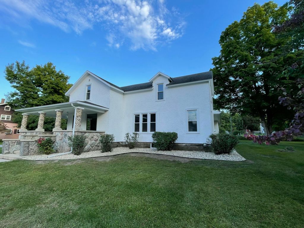 24195 Third Avenue, Mattawan, MI 49071