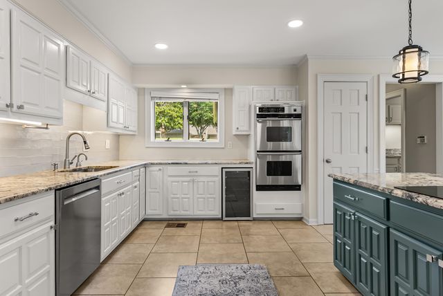 9711 PINE POINT DR, Lakeland, TN 38002