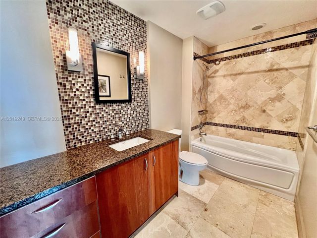 300 S Biscayne Blvd 2606, Miami, FL 33131