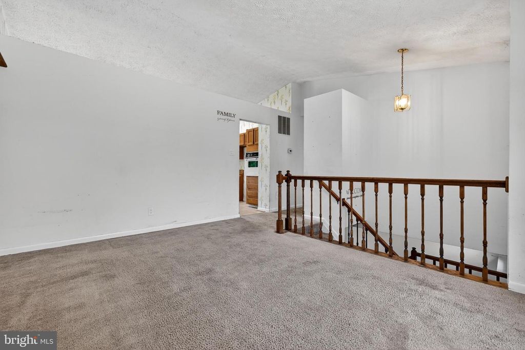 Image 10 of property listing at 7838 TICK NECK RD, Pasadena, MD 21122