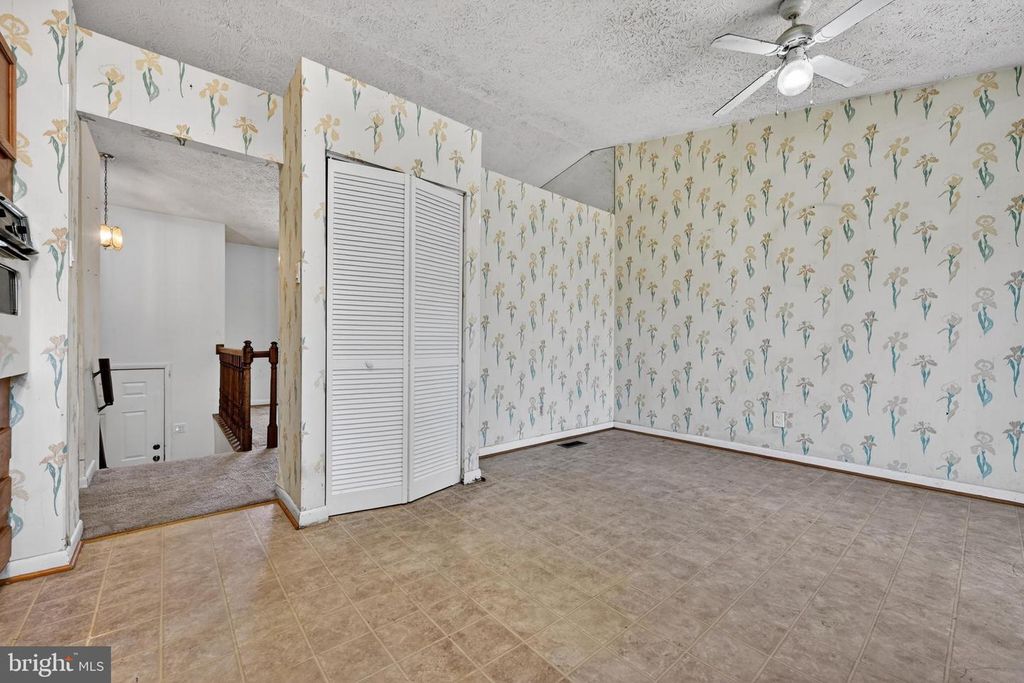 Image 12 of property listing at 7838 TICK NECK RD, Pasadena, MD 21122