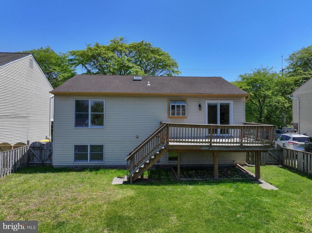 Image 5 of property listing at 7838 TICK NECK RD, Pasadena, MD 21122