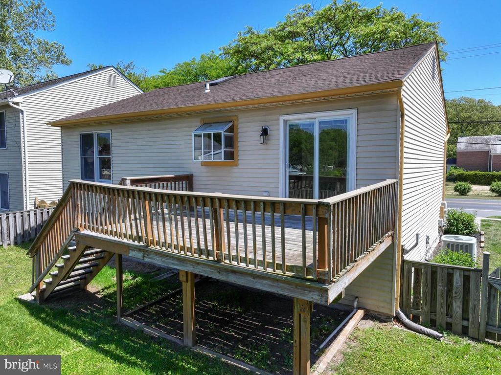 Image 6 of property listing at 7838 TICK NECK RD, Pasadena, MD 21122