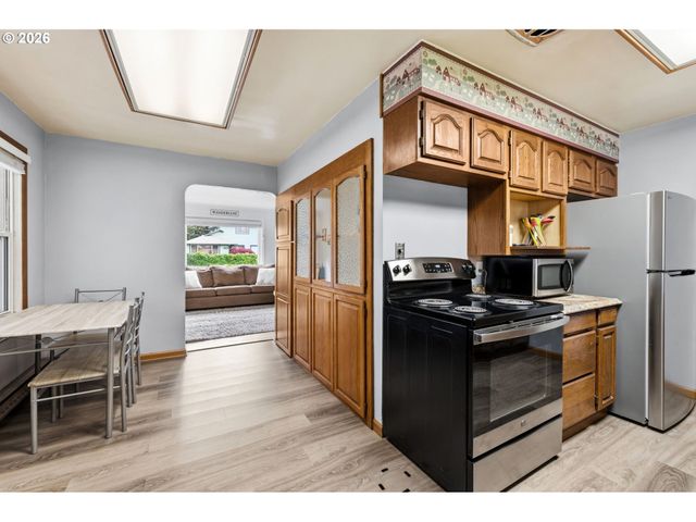 2537 WOOD Ave, Eugene, OR 97402