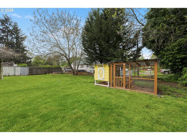 2537 WOOD Ave, Eugene, OR 97402