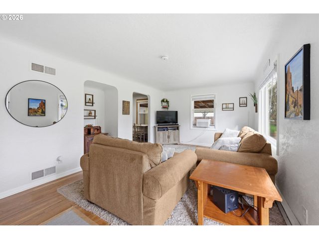 2537 WOOD Ave, Eugene, OR 97402