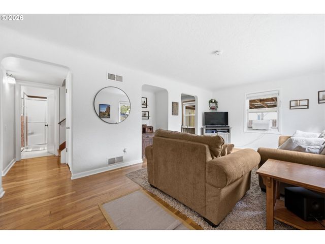 2537 WOOD Ave, Eugene, OR 97402